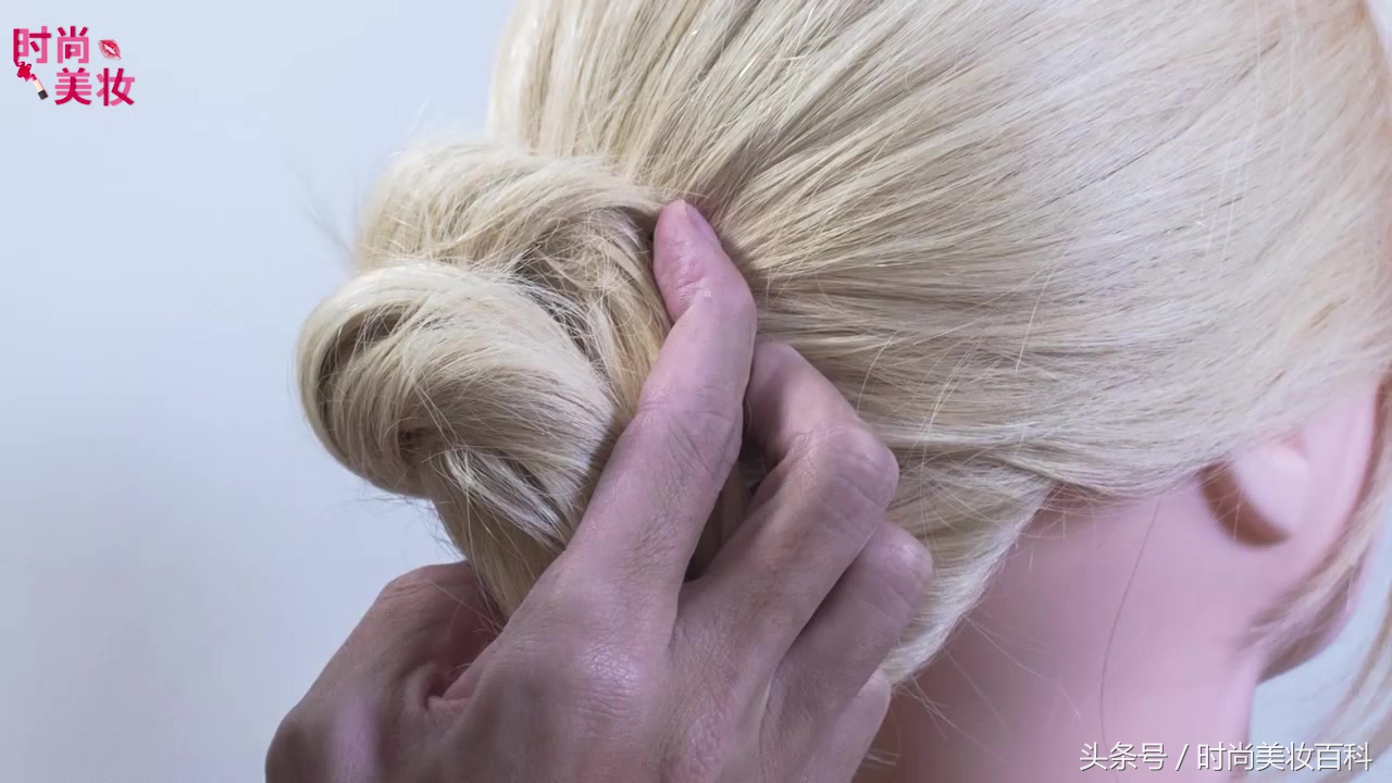发型扎法简单又好看不分发缝,发型设计咋弄的