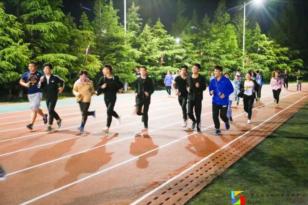 中国海洋大学鱼山校区步行到海边,青岛工程职业学院离海边有多远