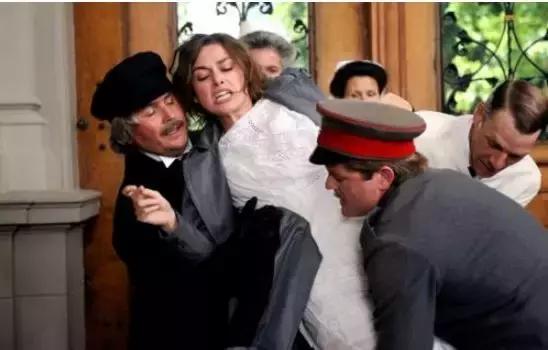 平胸也可以很高级,凯拉奈特莉颜值巅峰