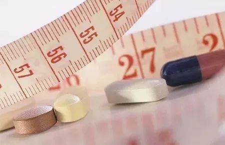 谨慎!长沙十八岁男生为减肥连吃10天海外代购*肥药减**,竟患急性肾衰竭,要做血液净化治疗!