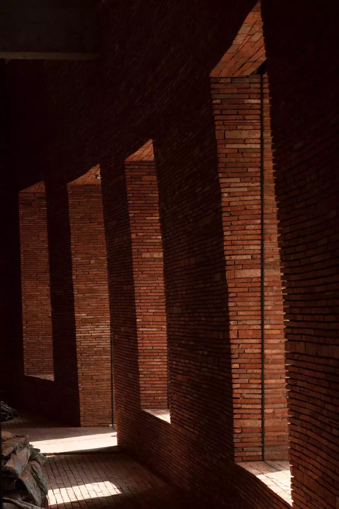 新作首发｜墟之峡谷.上海UR旗舰店！