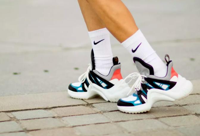 抖in儿童运动鞋老爹鞋爆款榜 (361女鞋运动鞋老爹鞋)