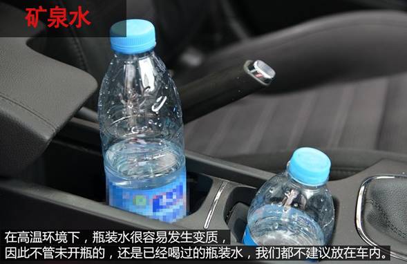 行驶轿车突然爆炸,男子爬上汽车检查汽车突然爆炸