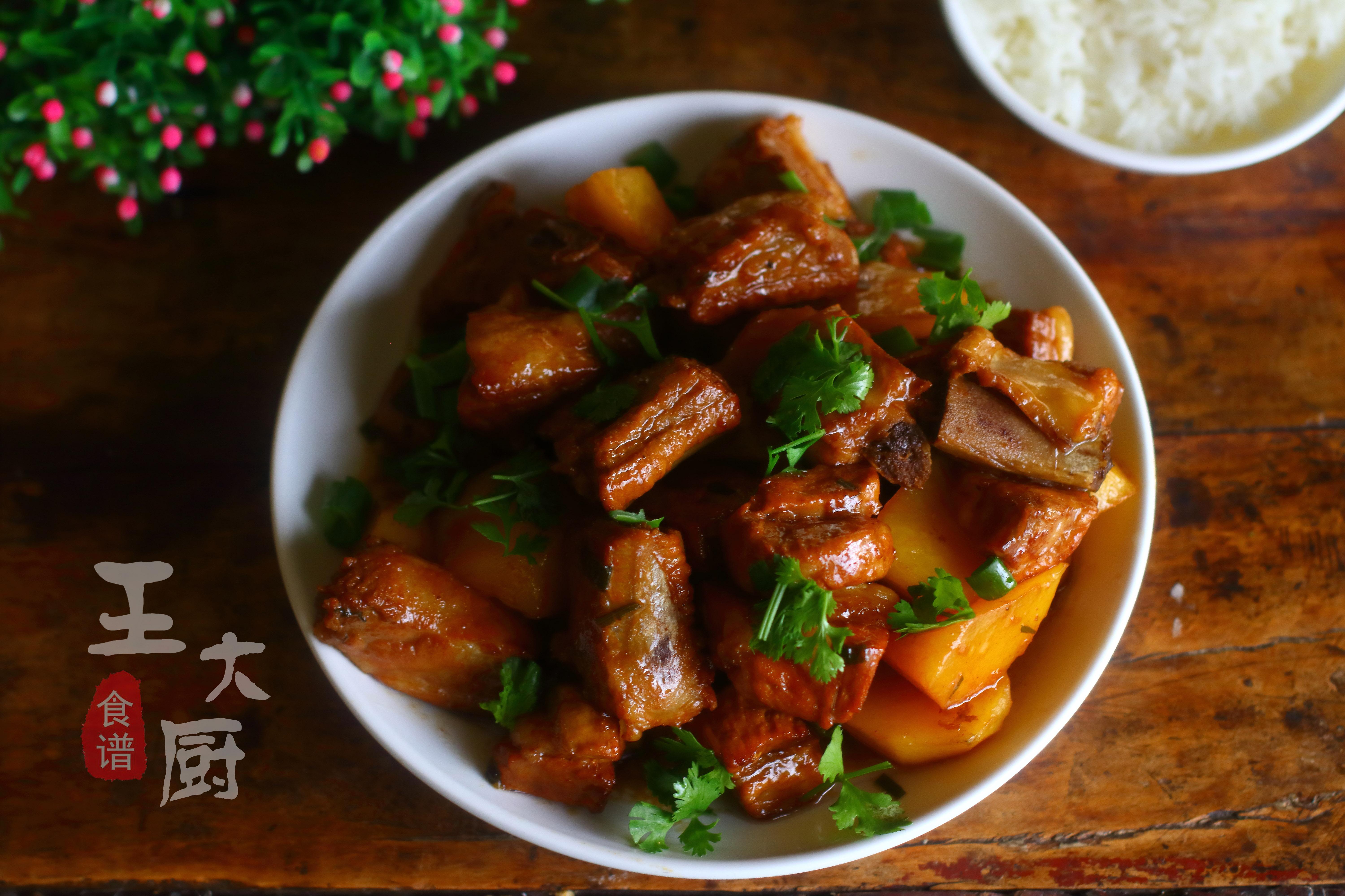 红烧排骨放土豆好吃还是不放好吃,红烧排骨的家常做法加土豆干香菇