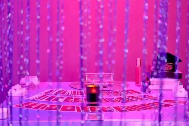 长乐路惊现粉色神秘快闪店!霸屏粉色,即将炸掉你的朋友圈!