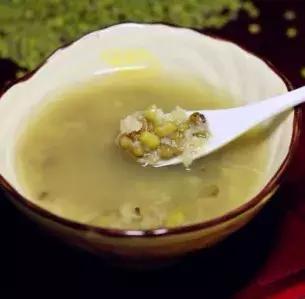 炎热夏天一定少不了喝一碗绿豆汤,教你五分钟煮出绿豆汤夏天解暑