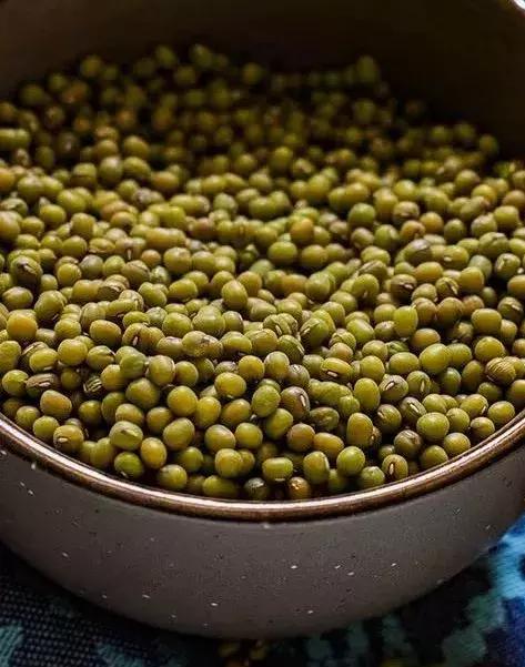 炎热夏天一定少不了喝一碗绿豆汤,教你五分钟煮出绿豆汤夏天解暑