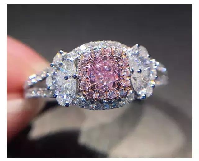 别光盯着宝石大不大！戒托选不对再好的戒指都白费