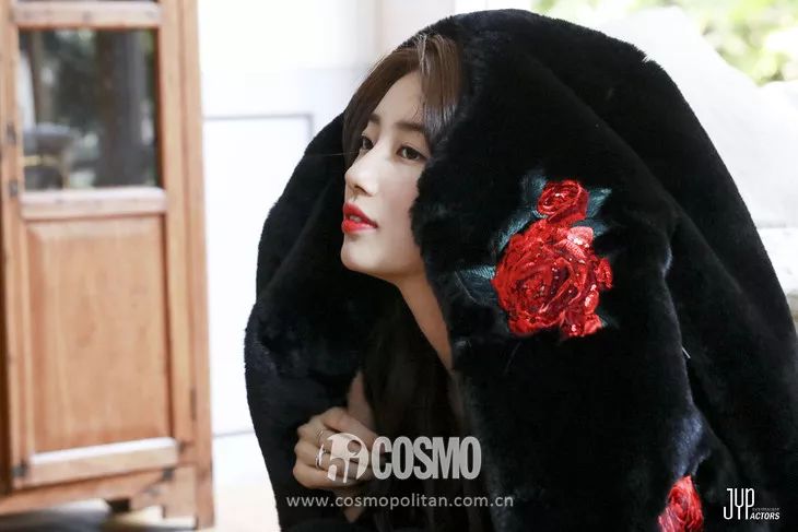 世界上第一支口红是哪个品牌,世界上第一支口红