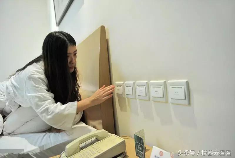 美女博士当“酒店试睡员”在旅游中挣钱