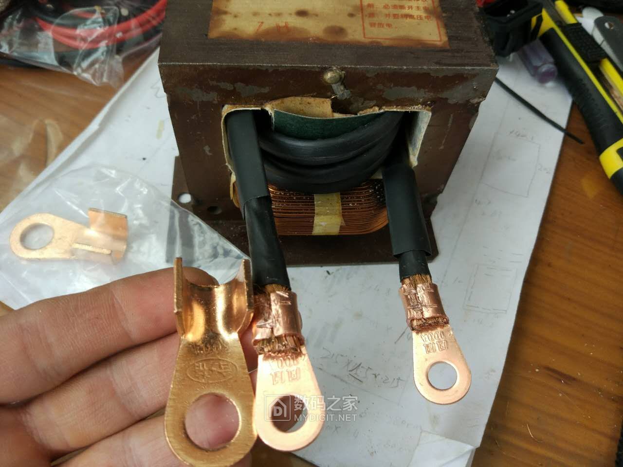 怎样拆微波炉变压器才能改点焊机,报废微波炉改点焊机