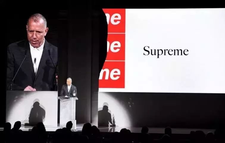 这次，国潮丢了中国的脸！国内第一家Supreme开业！专卖合法“山寨货”！