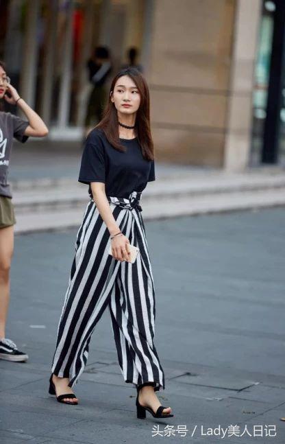 经典条纹单品时尚达人怎么穿,黑白条纹怎么穿不土气