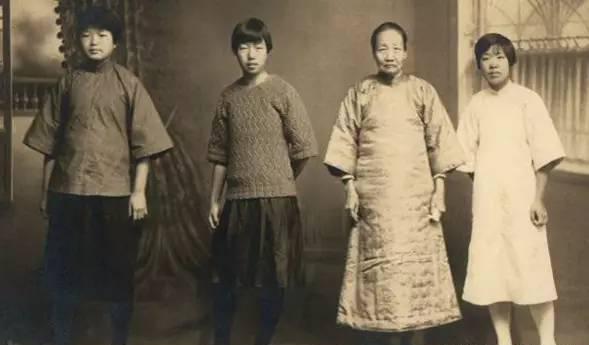 她等了未婚夫7年，婚后守了41年活寡，丈夫去世她说了这样一句话