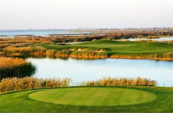 在路上迷人的风景,在路上的美景