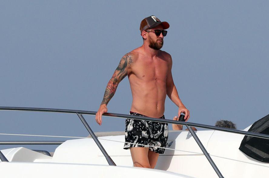 梅西遛狗式过人,梅西溜金毛