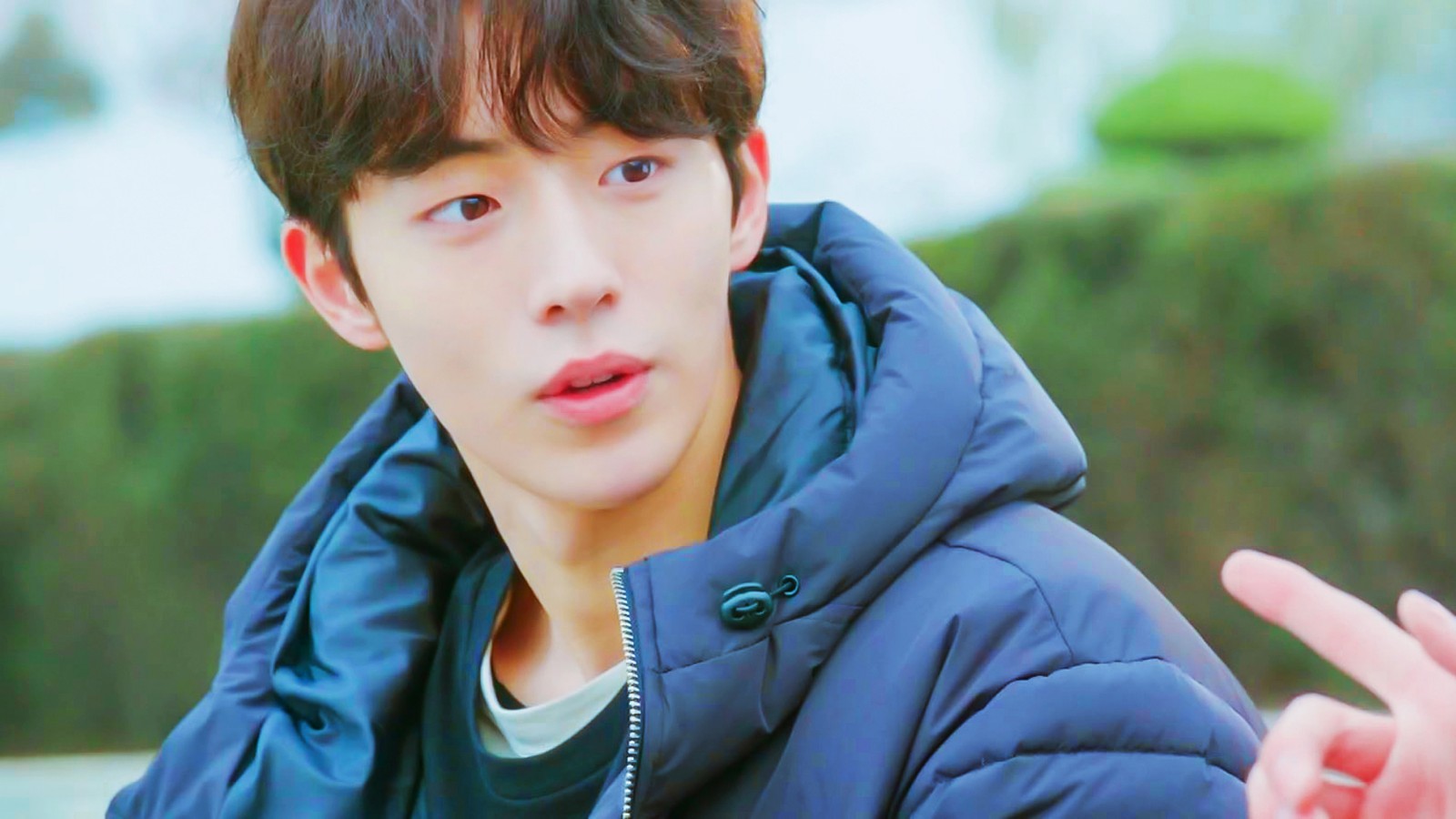 夏天出油多还要补水吗,夏天出油严重就会长闭口吗