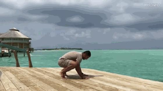 慢起倒立和自由倒立先练哪个,自由倒立技巧要领图解