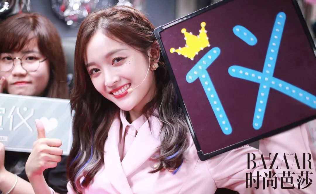 吴宣仪的牙齿有点龅,吴宣仪露牙龈笑图片