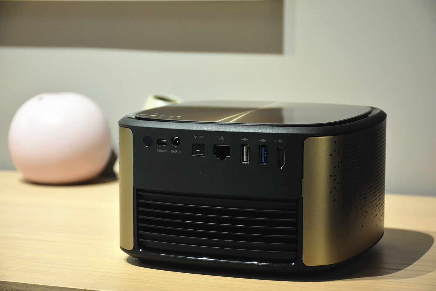 坚果v20s投影仪的真实流明,坚果v10投影流明