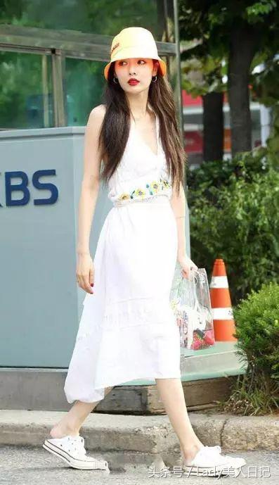 性感马儿金泫雅的十九禁穿搭，身材火辣凹凸有致网友：蠢蠢欲动