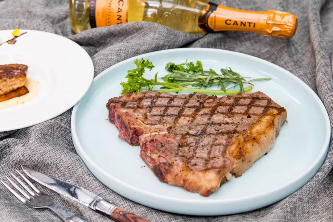 谢霆锋牛排探店,谢霆锋珍藏牛肉