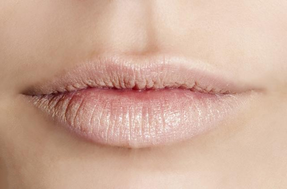 怎样有效缓解唇纹,唇纹怎样淡化手把手教你去唇纹