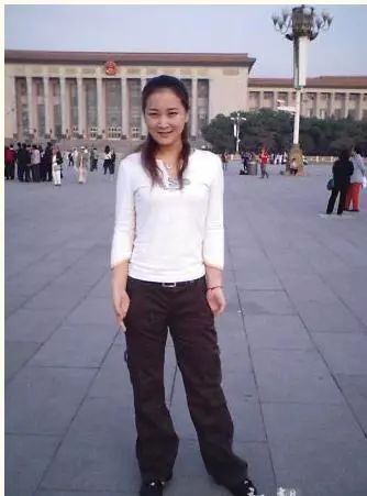 脸大脖子粗短适合什么发型,脸大脖子粗怎么穿高领