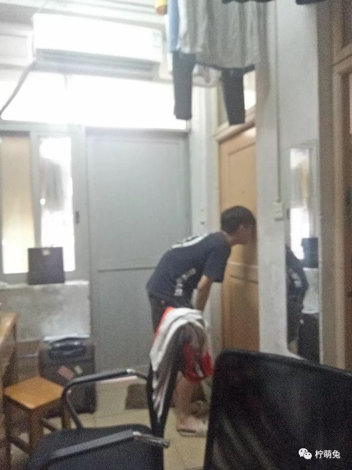 网友晒室友搞笑段子,室友糗事