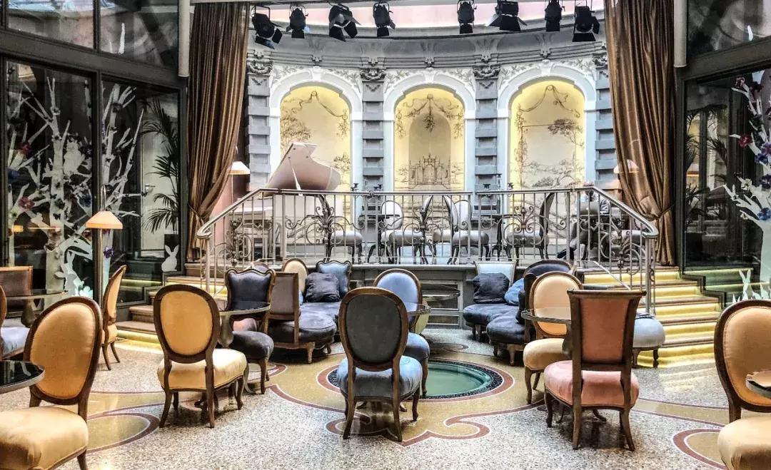 我坐着3万商务舱飞到欧洲开玛莎拉蒂，没想到美女这么多！