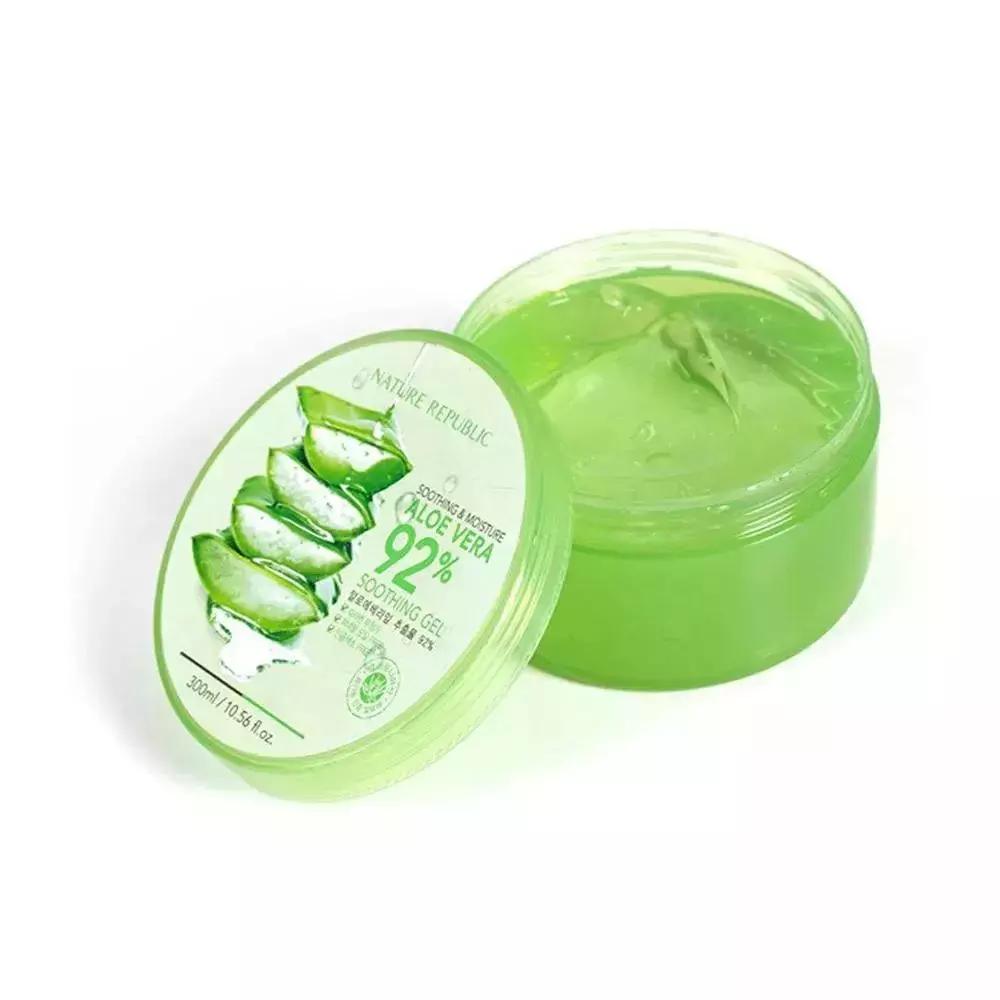 人手一罐的自然乐园芦荟胶，我很怀疑里面到底有没有芦荟！