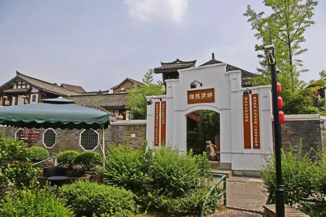 峨眉山吃住玩一体的地方,峨眉山徒步休息住宿