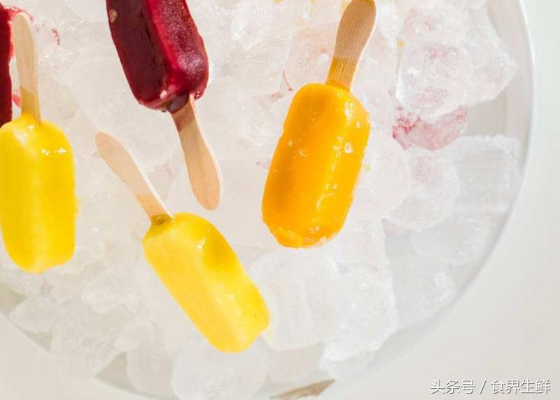 炎热的夏天来一杯冷饮,炎热的夏天来一杯冰凉的饮品