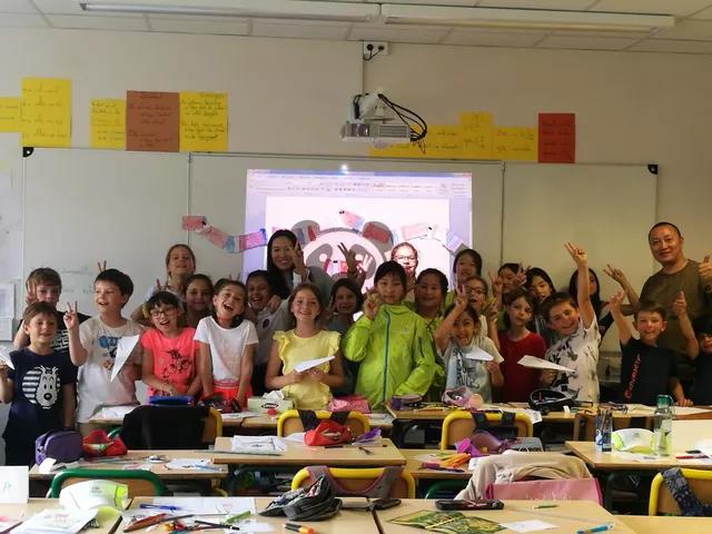 红遍整个欧坦市的草小西区学子，了解一下