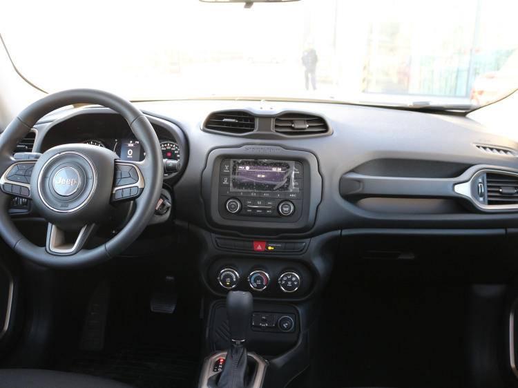 阳光朝气，节能经济，刚毕业的大学生适合买什么车呢？