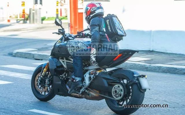 实拍2018款杜卡迪大魔鬼霸气十足,2023款杜卡迪大魔鬼1260s