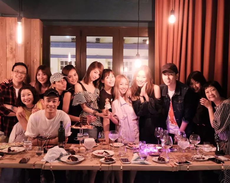 34岁实力女歌手被两度非礼师兄周柏豪挺身护花擒狼