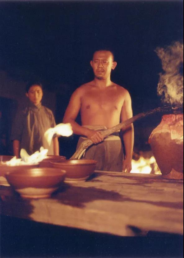 中国男性正走向女性化,中国男人引体向上