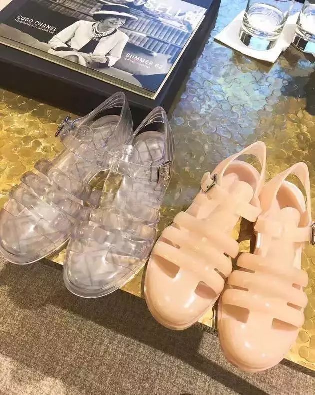 2万一个编织袋？4千一双塑料鞋？贫穷限制了我的审美……