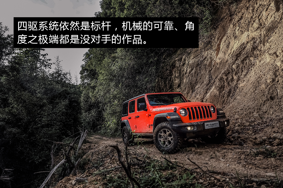 玩具吉普牧马人在泥巴上开,牧马人越野过泥巴和河第一视角