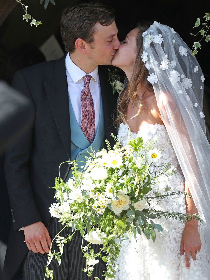 梅根喜迎39岁生日,梅根婚礼黄衣