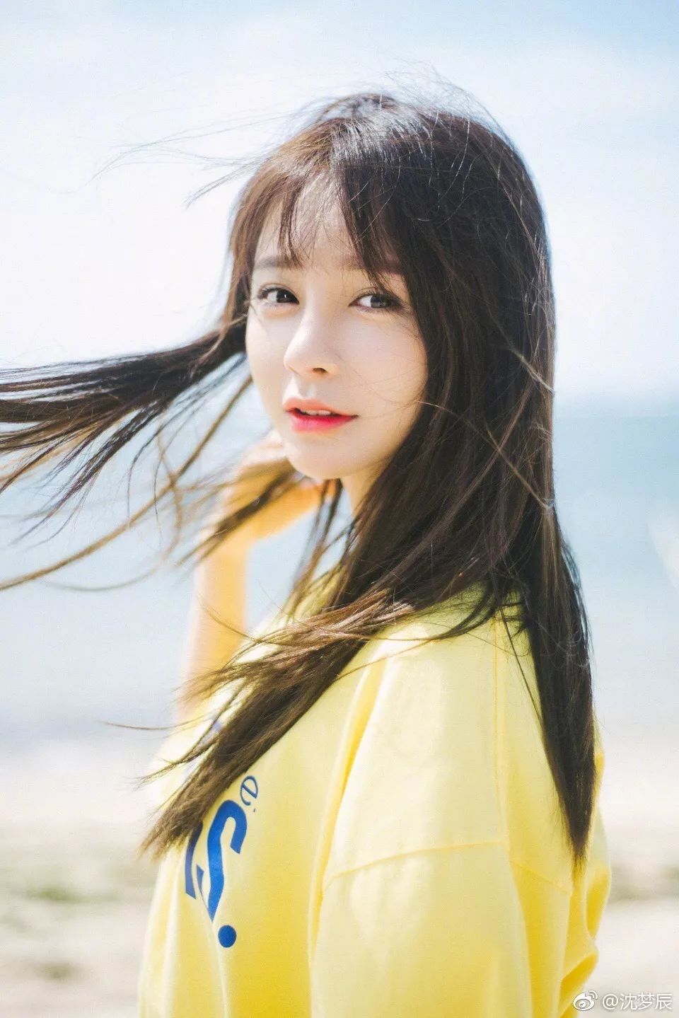 赵薇曾经凭借一部还珠格格而爆火,赵薇1998年和还珠格格的不解之缘