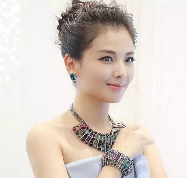 嫁给军人的明星张馨予,张馨予结婚都请了哪些明星盘点