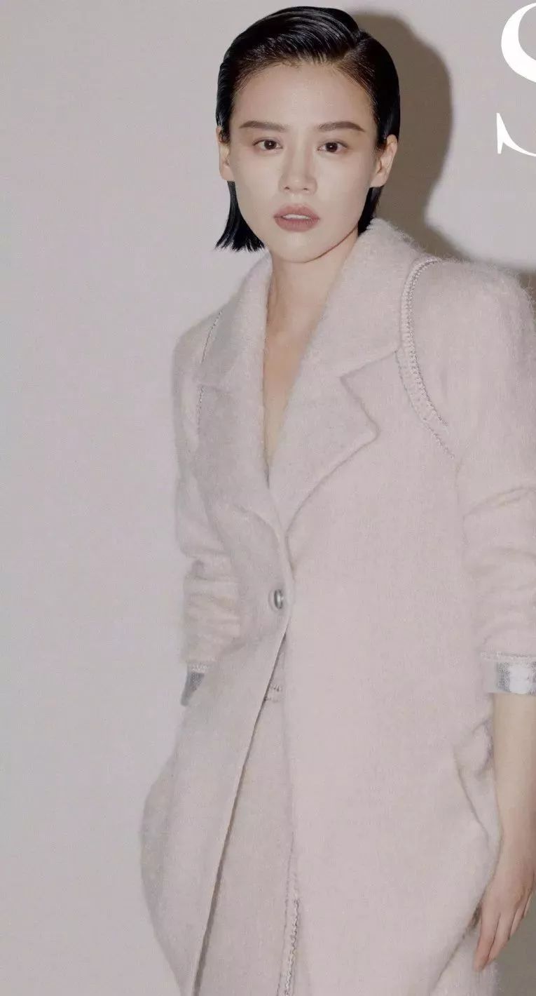 方便好看又无需打理的短发造型,给大家分享一款短发造型教程