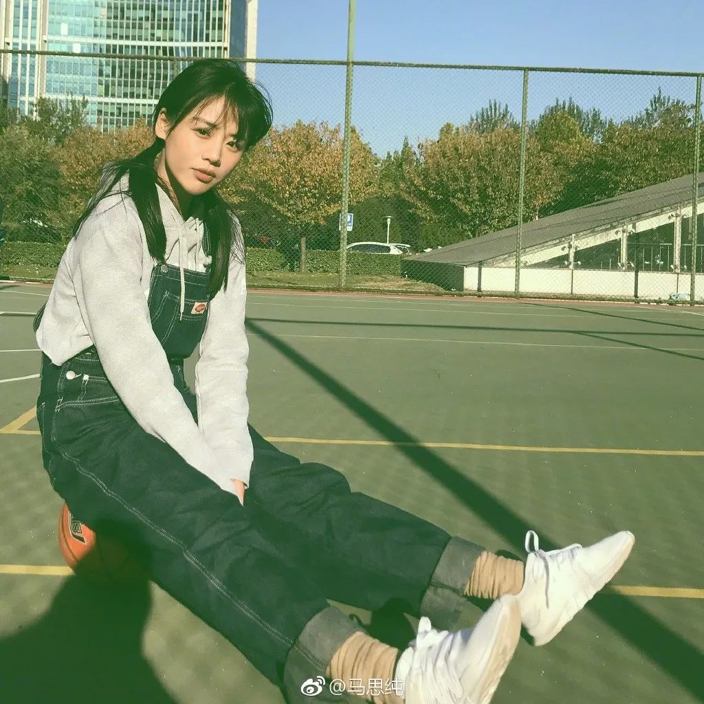 阚清子短发中分两股编发教程,阚清子同款短发发型适合什么脸型