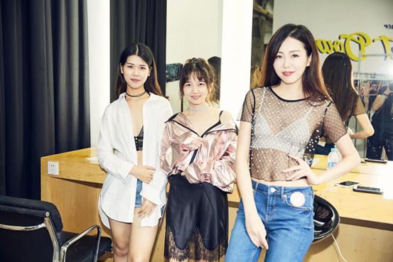 平胸妹纸适合的淘宝店铺,平胸女孩淘宝店