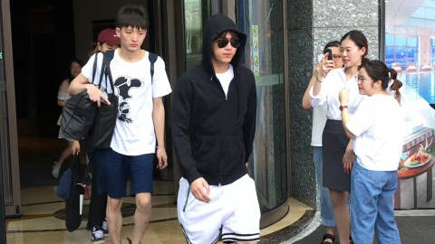 这就是灌篮李易峰站出来保护粉丝,这就是灌篮李易峰最后一次表演