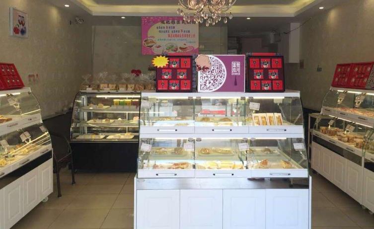 蛋糕店丢掉也不送人,面包店扔掉隔夜面包给流浪汉