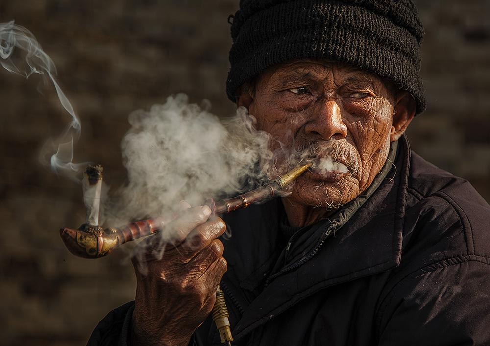 牡丹333烟大概多少钱一条,牡丹烟333与336和332的标志在哪