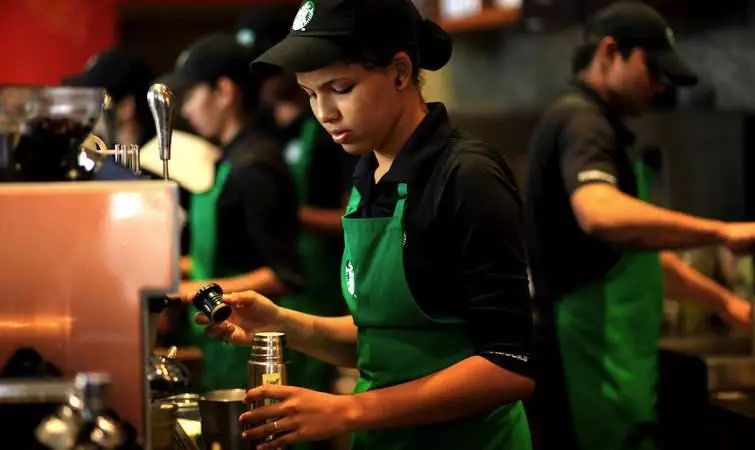 星巴克员工为什么很难被挖走,星巴克的员工为什么不热情